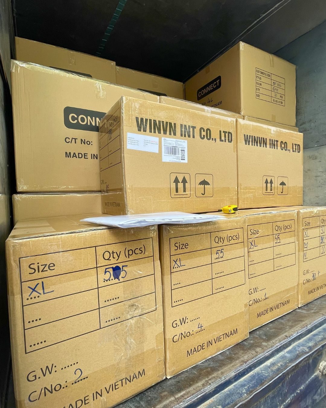 Export carton labels showing WINVN INT CO., LTD and shipment details